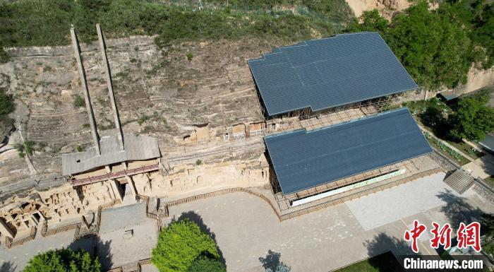 图为航拍视角下的北石窟寺。　艾庆龙 摄