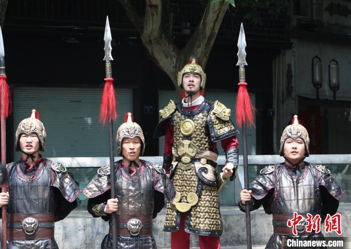 “宋韵大秀”演绎岳飞“精忠报国”故事。　郭其钰 摄