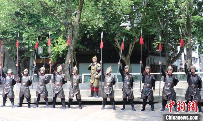 “宋韵大秀”演绎岳飞“精忠报国”故事。　郭其钰 摄