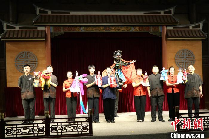 福建漳州面向美国开展布袋木偶艺术线上展演讲座现场。　漳州市外办供图