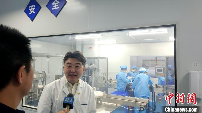 五赫兹(厦门)医疗董事长张立波17日在其厦门海沧生产基地接受媒体记者采访。　杨伏山 摄