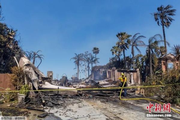 资料图：美国加州拉古纳尼古尔地区发生火灾。