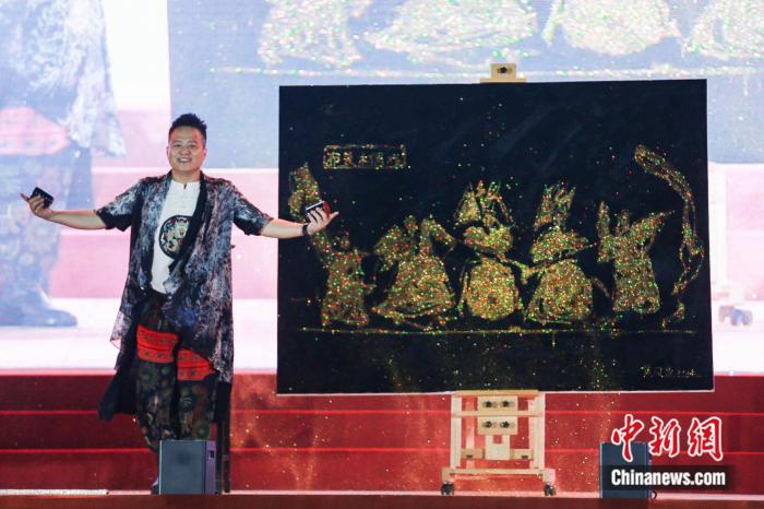 非遗主题演画表演。晋江宣传部供图
非遗主题演画表演。晋江宣传部供图