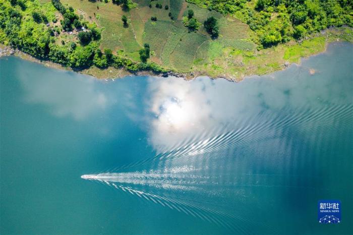 乌江源百里画廊一景(5月31日摄，无人机照片)。新华社记者 欧东衢 摄