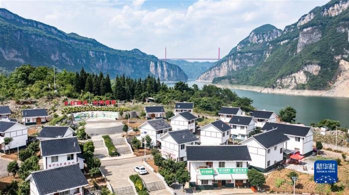 黔西市化屋村麻窝寨易地扶贫搬迁集中安置点(5月6日摄，无人机照片)。新华社记者 陶亮 摄