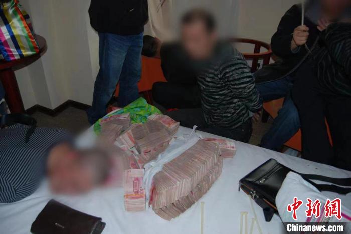 湖北咸宁警方抓获涉毒嫌疑人(资料图) 湖北省公安厅供图
