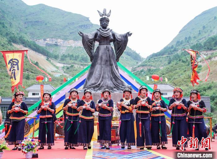 图为民族文化展演。 陈冠言 摄 图为民族文化展演。 陈冠言 摄