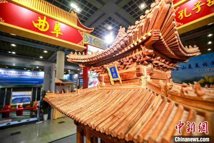 文旅企业参展第二届山东国际精品旅游产业博览会。　孙婷婷 摄