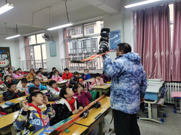 资料图：“冰雪运动进校园”现场。国家体育总局群体司供图