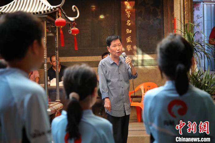 抵达福建泉州晋江东石镇的嘉应庙。　沈威 摄