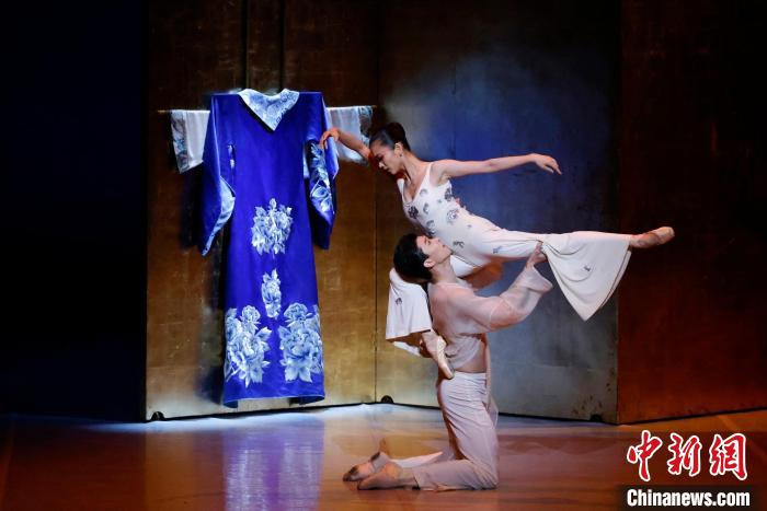 《牡丹亭》选段剧照 中央芭蕾舞团供图