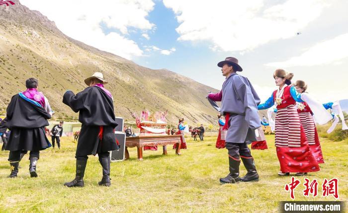资料图为2021年第五届古荣糌粑文化节活动现场 堆龙德庆区人民政府供图