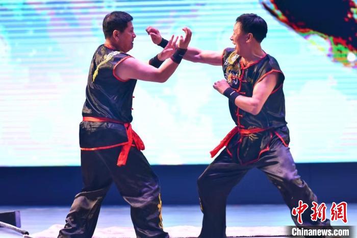 两岸武术选手进行武术展演。　主办方提供