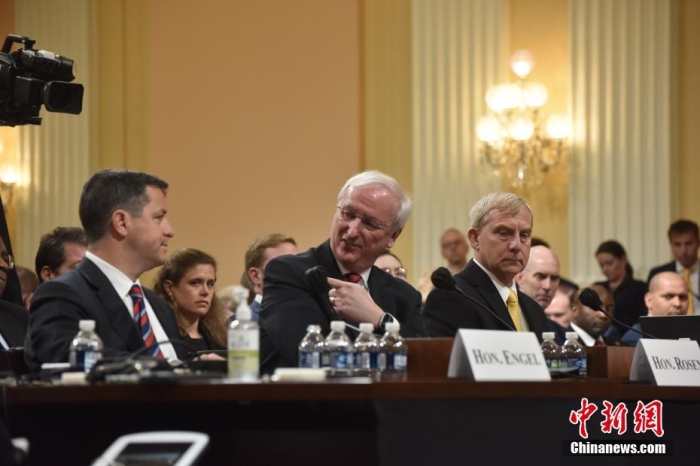当地时间6月23日，美国国会众议院特别委员会举行了针对国会山骚乱调查的第五场听证会，聚焦前总统特朗普如何向司法部高官施压，意图推翻大选结果。 <a target='_blank' href='/'>中新社</a>记者 沙晗汀 摄