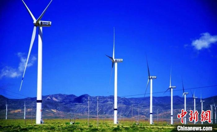 图为青海省境内风能发电项目。　黄河公司 供图