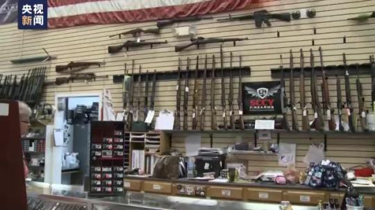 拜登控枪“庆功会”演讲被打断 枪击案受害者父亲：要我鼓掌 我做不到