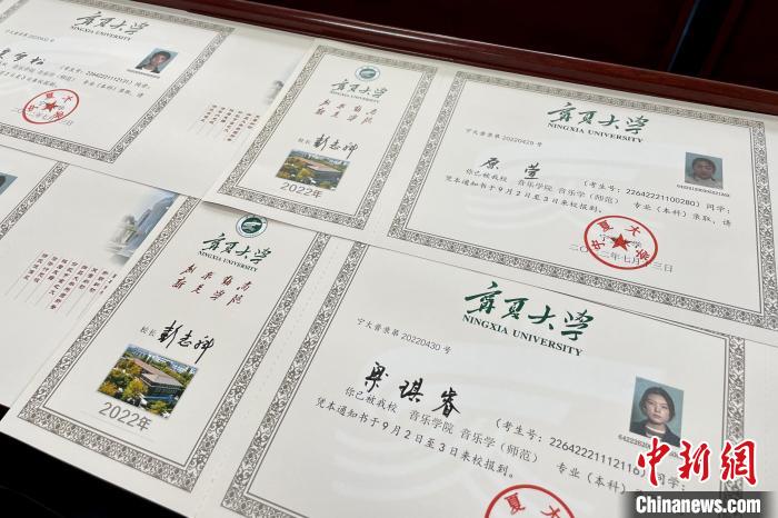 宁夏大学为学生准备的首份“见面礼”。　李佩珊 摄