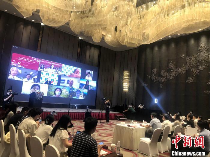 中日友城青少年“云端互访”述说友城情谊　梁婷　摄